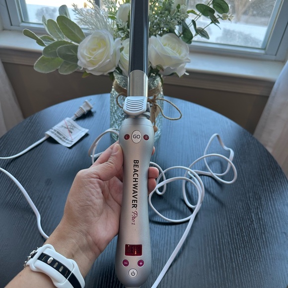 Beachwaver Pro 1 Professional Rotating Curling Iron 1" Classic Barrel - Picture 6 of 9